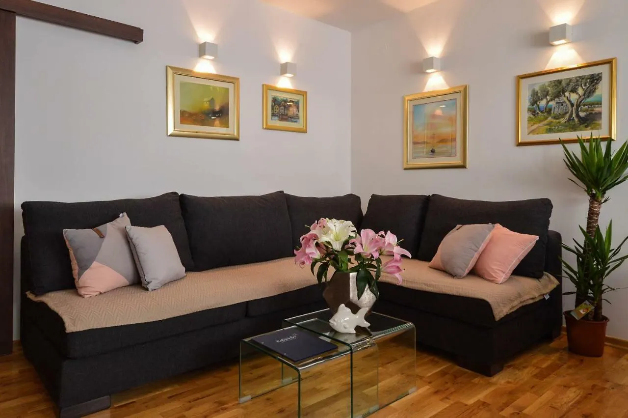 Kolombo Lux Apartment Split
